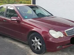 Rot Gebraucht 2001 Mercedes C180 Limousine | 1.999 € (Fairer Preis)
