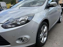 Grau Gebraucht 2012 Ford Focus Champions Edition Limousine | 4.850 € (Fairer Preis)
