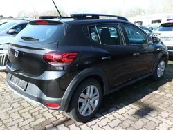 Perlmuttschwarz perlmuttschwarz Gebraucht 2021 Dacia Sandero Essentiel Kleinwagen | 11.936 €