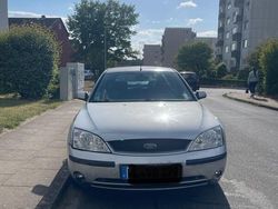 Grau Gebraucht 2001 Ford Mondeo Ghia Limousine | 1.600 € (Fairer Preis)