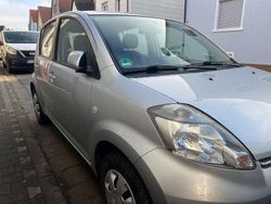 Silber Gebraucht 2007 Daihatsu Sirion Kleinwagen | 1.500 € (Guter Preis)