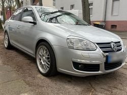 Silber Gebraucht 2008 VW Jetta Limousine | 3.999 € (Etwas zu teuer)