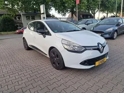 Weiß Gebraucht 2015 Renault Clio IV LIMITED Limousine | 5.700 € (Guter Preis)