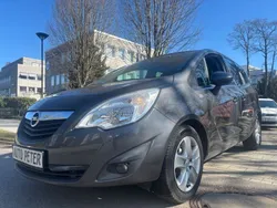 Grau Gebraucht 2011 Opel Meriva Design Edition Van / Kleinbus | 3.899 € (Guter Preis)