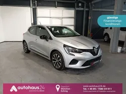 Grau Gebraucht 2023 Renault Clio V Equilibre Limousine | 13.440 € (Fairer Preis)