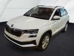 Moonweiß perleffekt (metallic) Gebraucht 2024 Skoda Karoq Selection SUV | 31.900 € (Fairer Preis)