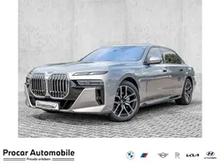Grau Gebraucht 2024 BMW 740 M Sport Limousine | 91.480 € (Superpreis)