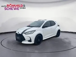 Schneeweiß Gebraucht 2023 Toyota Yaris Hybrid Team Kleinwagen | 25.490 € (Teuer)