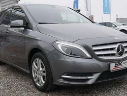 Grau Gebraucht 2012 Mercedes B200 Van / Kleinbus | 11.990 € (Guter Preis)