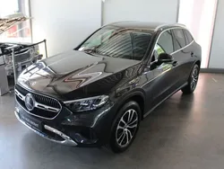 Grau , graphitgrau metallic Gebraucht 2024 Mercedes GLC220 Avantgarde Limousine | 57.900 € (Superpreis)