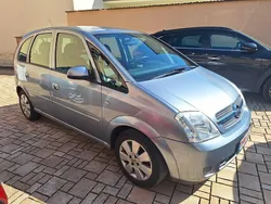 Grau Gebraucht 2005 Opel Meriva Van / Kleinbus | 2.699 € (Teuer)