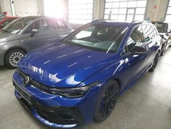 Blau Gebraucht 2024 VW Golf VIII Style Kombi | 49.950 €