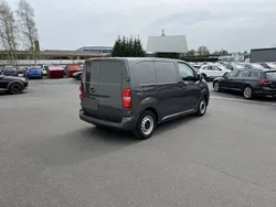Grau Gebraucht 2021 Opel Vivaro-e Combi Edition Van | 21.689 € (Fairer Preis)