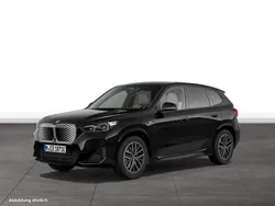 Black sapphire metallic Gebraucht 2024 BMW iX1 Comfort Edition SUV | 53.234 €