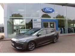 Magneticgrau (metallic) Gebraucht 2024 Ford Focus ST-Line X Kombi | 28.950 € (Etwas zu teuer)
