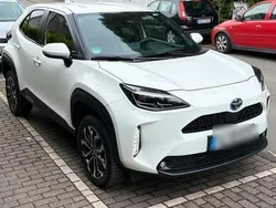 Weiß Gebraucht 2024 Toyota Yaris Cross Team SUV | 29.900 € (Guter Preis)