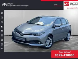 Silber Gebraucht 2016 Toyota Auris Edition-S Limousine | 12.490 € (Teuer)