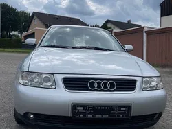 Silber Gebraucht 2002 Audi A3 Ambiente Limousine | 800 € (Superpreis)