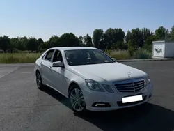 Weiß Gebraucht 2009 Mercedes E200 Avantgarde Limousine | 9.490 € (Fairer Preis)