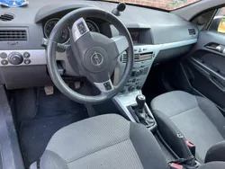 Weiß Gebraucht 2009 Opel Astra Edition Kombi | 1.500 € (Fairer Preis)