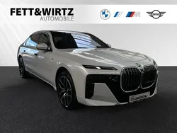 Mineralweiss metallic Gebraucht 2024 BMW 740 M Sport Limousine | 86.900 € (Guter Preis)