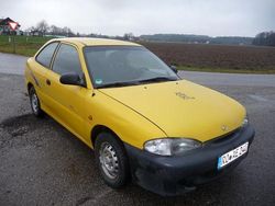 Gelb Gebraucht 1997 Hyundai Accent Limousine | 450 €