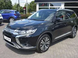 Pantherschwarz Gebraucht 2018 Mitsubishi Outlander Top SUV | 22.990 € (Teuer)