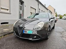 Grau Gebraucht 2012 Alfa Romeo Giulietta Turismo Kleinwagen | 6.250 € (Fairer Preis)