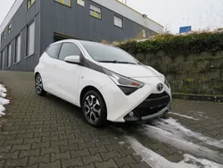 Weiß Gebraucht 2021 Toyota Aygo X-play Kleinwagen | 10.490 € (Fairer Preis)