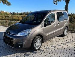 Grau Gebraucht 2016 Citroën Berlingo Feel Van / Kleinbus | 6.700 € (Teuer)
