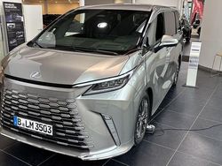 Silber Gebraucht 2025 Lexus LM350h E-FOUR Executive Line Van / Kleinbus | 119.990 €