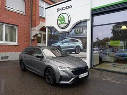 Grau Gebraucht 2022 Skoda Octavia RS Kombi | 26.980 € (Fairer Preis)