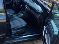 Schwarz Gebraucht 2005 Mercedes 220 Avantgarde Kombi | 2.400 €