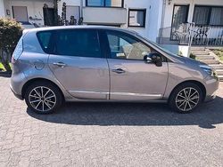 Grau Gebraucht 2014 Renault Mégane GrandTour Kombi | 7.500 € (Fairer Preis)