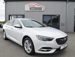 Weiß Gebraucht 2017 Opel Insignia Dynamic Limousine | 10.990 € (Superpreis)