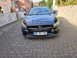 Schwarz Gebraucht 2019 Mercedes CLA200 Shooting Brake Kombi | 13.750 € (Fairer Preis)