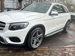 Weiß Gebraucht 2017 Mercedes 220 Limousine | 22.999 €