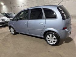 Silber Gebraucht 2010 Opel Meriva Innovation Van / Kleinbus | 3.850 € (Guter Preis)