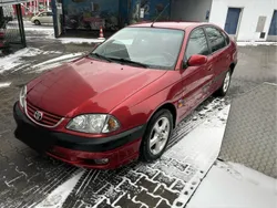 Rot Gebraucht 2001 Toyota Avensis Limousine | 1.450 € (Guter Preis)