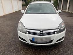 Weiß Gebraucht 2010 Opel Astra Kombi | 1.290 € (Superpreis)