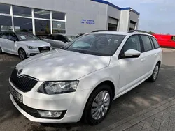 Weiß Gebraucht 2014 Skoda Octavia Ambition Kombi | 11.699 € (Fairer Preis)