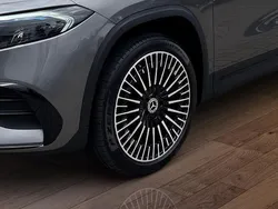 Grau Gebraucht 2022 Mercedes EQA300 AMG SUV | 32.990 € (Fairer Preis)