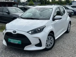 Weiß Gebraucht 2022 Toyota Yaris Hybrid Limousine | 15.990 € (Guter Preis)