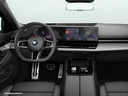 Black sapphire metallic Gebraucht 2024 BMW 520 Comfort Edition Kombi | 62.214 € (Fairer Preis)