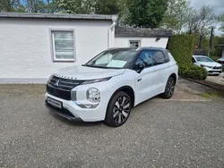 Weiß Neu 2025 Mitsubishi Outlander P-HEV Top SUV | 55.490 €