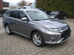 Grau Gebraucht 2021 Mitsubishi Outlander P-HEV Top SUV | 24.950 € (Fairer Preis)