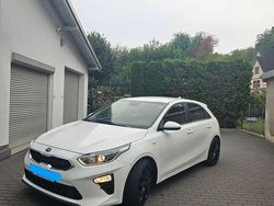 Weiß Gebraucht 2018 Kia Ceed Edition 7 Kleinwagen | 10.500 € (Fairer Preis)
