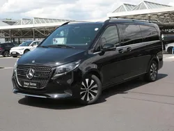 Obsidianschwarz metallic Gebraucht 2024 Mercedes V300 Avantgarde Van / Kleinbus | 69.390 € (Fairer Preis)