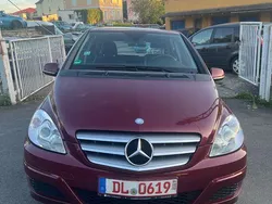 Rot Gebraucht 2010 Mercedes B180 Van / Kleinbus | 3.900 € (Superpreis)