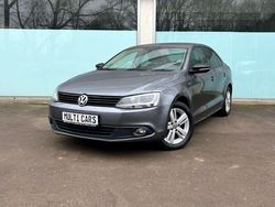 Grau Gebraucht 2013 VW Jetta Match Limousine | 8.490 € (Teuer)